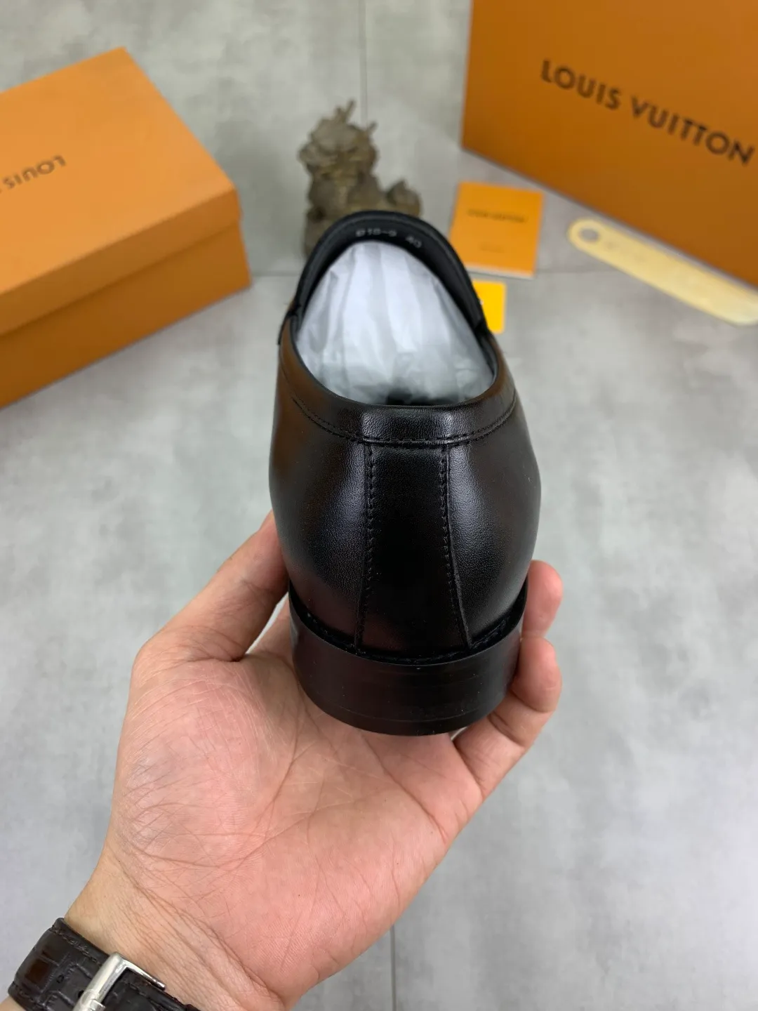 Men's Men's Shoes 💰P420 [New Style] 💰Yangli💎💎💎[Louis Vuitton] LV high-end men's formal business leather shoes, original order 1:1! Original imported calfskin, original metal buckle, imported sheepskin lining for feet, original outsole, men's shoe size: 39-45 (38.46 customized) black optional